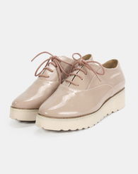 復古與潮流的碰撞 綁帶松糕底尖頭紳士鞋的魅力解析